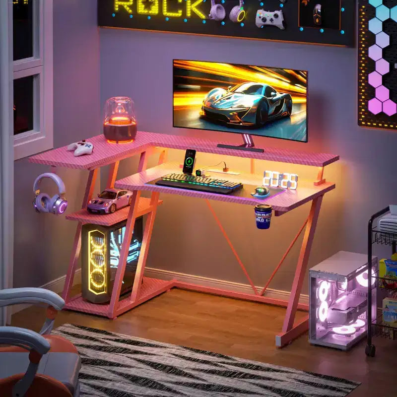 Bureau gaming en forme de L de 40 pouces pour petit espace, table d'ordinateur rose avec support d'écran et étagères de rangement à 3 niveaux, fibre de carbone